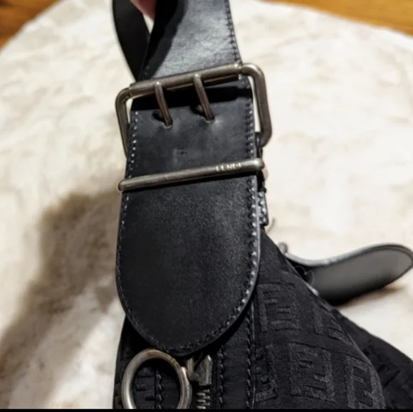 VTG Black Signature Oyster Bag by Fendi - Picture 6 of 7